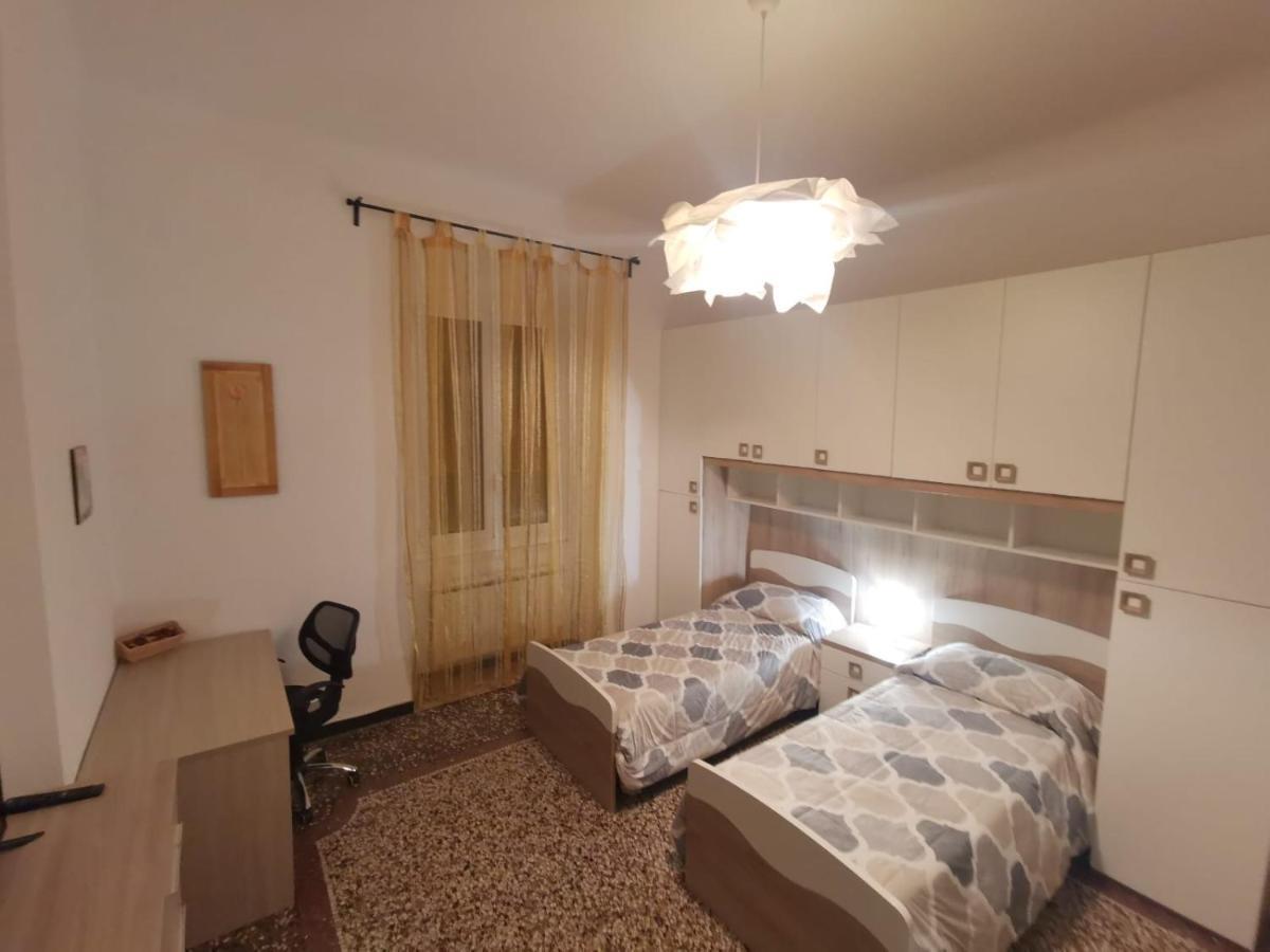 Wow Home - 175 Mq - Posteggio Privato - Davanti Porto Traghetti - Fino A 10 Posti Letto Генуя Экстерьер фото