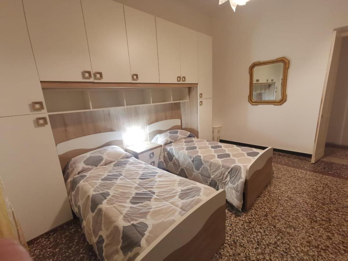 Wow Home - 175 Mq - Posteggio Privato - Davanti Porto Traghetti - Fino A 10 Posti Letto Генуя Экстерьер фото